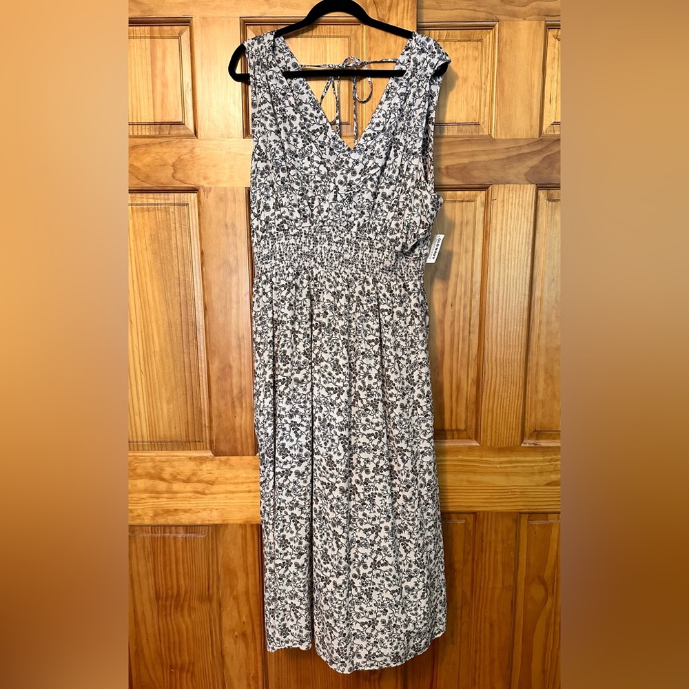 NWT| Waist-Defined Floral Sleeveless Tie-Back Smocked Maxi Dress| XL